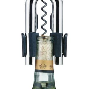 Tự động thích ứng với mọi tắc nghẽn nhờ đệm linh hoạt đã được cấp bằng sáng chế Vít chống dính luôn được lắp vào trung tâm để nút chai được tháo ra hoàn toàn mà không bị hỏng Sản phẩm bền, có mùi vị trung tính, chống rỉ và chống axit 100% nhập khẩu từ Đức & EU