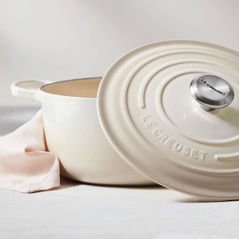Nồi Gang Le Creuset 24cm Meringue Màu Cát