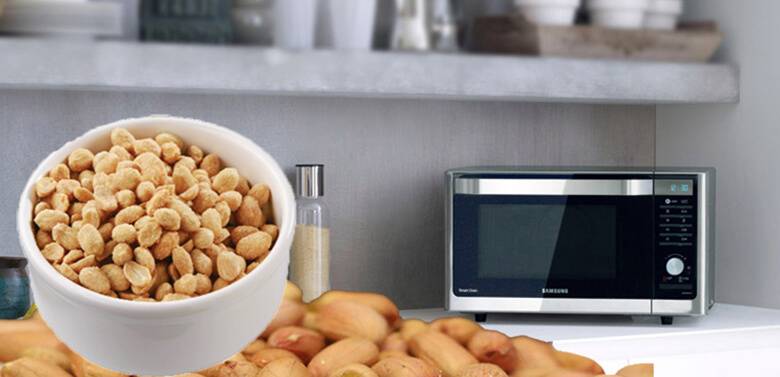 chuẩn bị thực phẩm và dụng cụ bỏ vào lò vi sóng