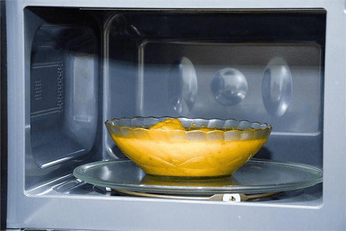 Hâm nóng thức ăn bằng lò vi sóng