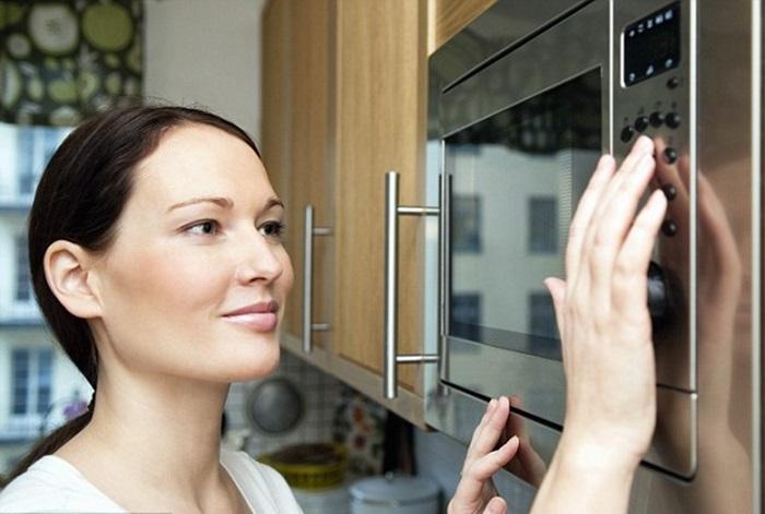 Khởi động lò vi sóng