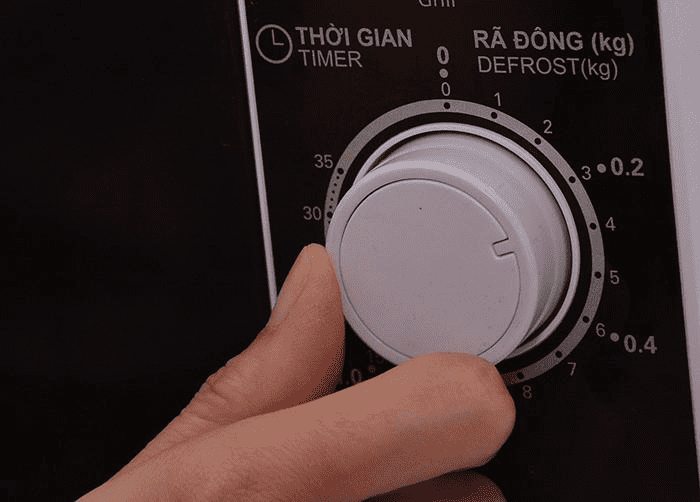 rã đông bằng lò vi sóng