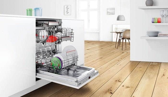 Cách Vệ Sinh Máy Rửa Bát Định Kỳ Chỉ Với Vỏn Vẹn 15 Phút 1 ve-sinh-may-rua-bat-3