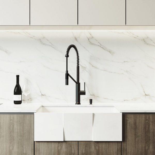 51 Phong Cách Bồn Rửa Cho Nhà Bếp Của Bạn 12 Tấm chắn hiện đại trên Bồn rửa farmhouse nhà bếp