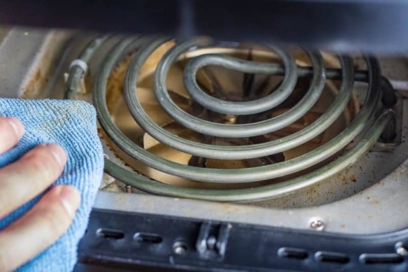 Cách Vệ Sinh Nồi Chiên Không Dầu Hiệu Quả 4 Tôi có thể dùng giấm và baking soda để vệ sinh nồi chiên không dầu không?