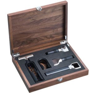 Bộ Dụng Cụ Mở Rượu Vang Wmf Baric Sommelier 5 Món 06.6286.6040. Thiết kế sang trọng, đa chức năng Chất liệu thép không gỉ Cromargan cao cấp Dễ dàng sử dụng và vệ sinh Hộp đựng gỗ sang trọng, trang nhã có thể trở thành món quà lý tưởng, đặc biệt 100% nhập khẩu từ Đức & EU