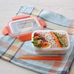 Bộ Hộp Đựng Thực Phẩm Joseph Joseph 81081 Nest Lock 5 Món 2 Đế và nắp đậy của các hộp đựng riêng lẻ trong Joseph Joseph 81081 có thể dễ dàng lồng vào nhau gọn gàng, đẹp mắt, tiết kiệm không gian.