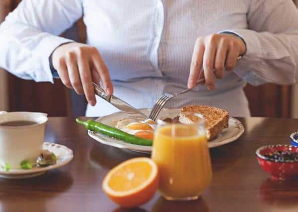 Nên Uống Nước Ép Lúc Nào Là Tốt Nhất Cho Sức Khỏe 1 uong-nuoc-ep-luc-nao-la-tot-nhat-2