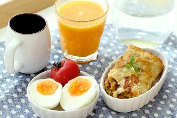 Nên Uống Nước Ép Lúc Nào Là Tốt Nhất Cho Sức Khỏe 2 uong-nuoc-ep-luc-nao-la-tot-nhat-3