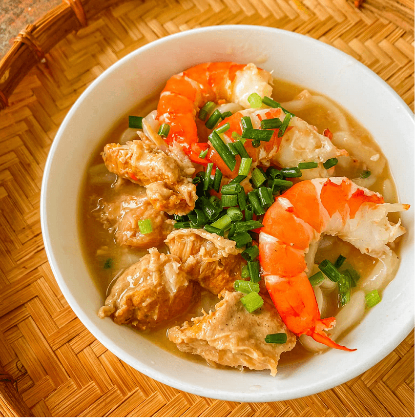 Cách làm bánh canh tôm chả cua chuẩn vị