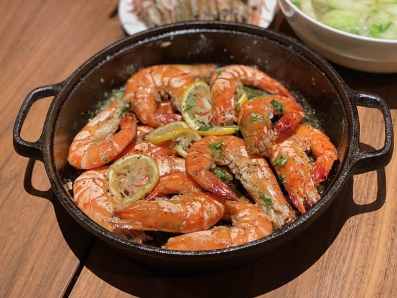 Cách làm tôm sốt bơ tỏi chanh vàng