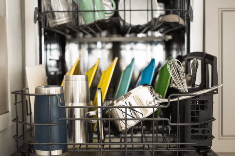 Các vật dụng không nên cho vào máy rửa bát 