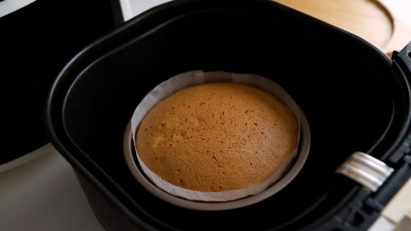 Bật mí 7 cách làm bánh bông lan ngon mềm xốp tại nhà 2 làm bánh bông lan bằng nồi chiên không dầu