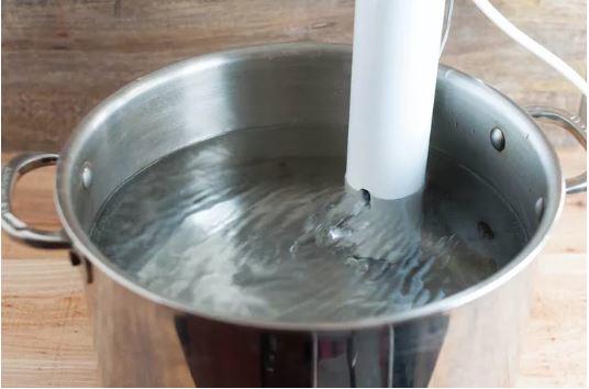 Mẹo Tận Dụng Máy Nấu Chậm Sous Vide 4 Tôi cần đặt máy như thế nào?