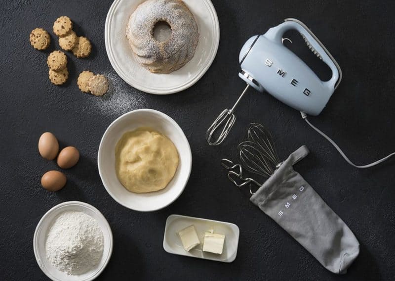 Máy đánh trứng cầm tay Smeg HMF01 24 Máy Đánh Trứng Trộn Bột Cầm Tay Smeg HMF01