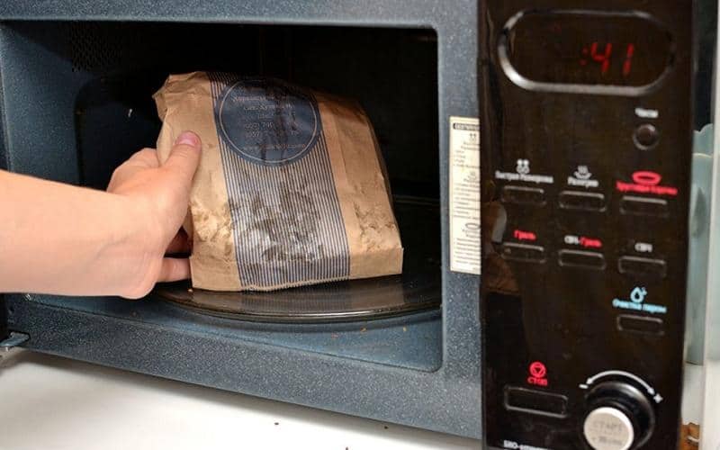 Giải đáp: Cho đồ nhựa vào lò vi sóng có an toàn không? 4 có nên cho nhựa vào lò vi sóng