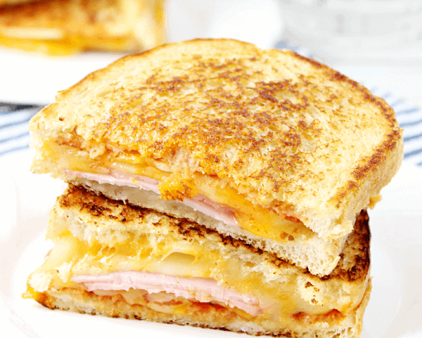 banh-mi-sandwich-an-voi-gi-2