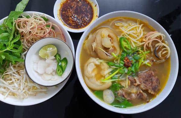 Cách nấu bún bò giò heo ngon nhất