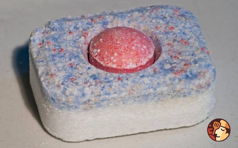 Sử Dụng Nước Rửa Bát Thông Thường Trong Máy Rửa Bát Được Không?