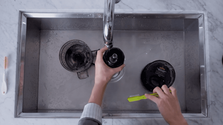 cach-thao-may-ep-trai-cay-3