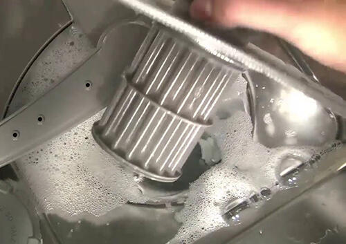 Nên vệ sinh sạch bộ lọc để tránh tình trạng bị tắc nghẽn