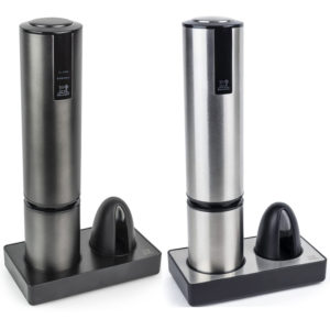 Đẩy nút chai chỉ bằng một lần chạm nút Thiết kế thép không gỉ cực kỳ hiện đại và công nghệ tiên tiến Món quà tặng hiện đại, sang trọng và tiện ích cho các dịp quan trọng Chỉ báo sạc cho dụng cụ mở nút chai luôn sẵn sàng sử dụng 100% nhập khẩu từ Đức & EU