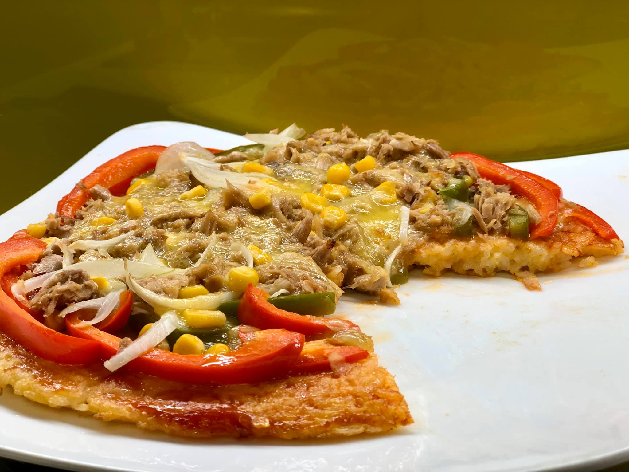 10 Công Thức Tự Làm Pizza Tại Nhà Vô Cùng Đơn Giản Mà Ngon 9 Cách làm pizza cá ngừ đế cơm nguội