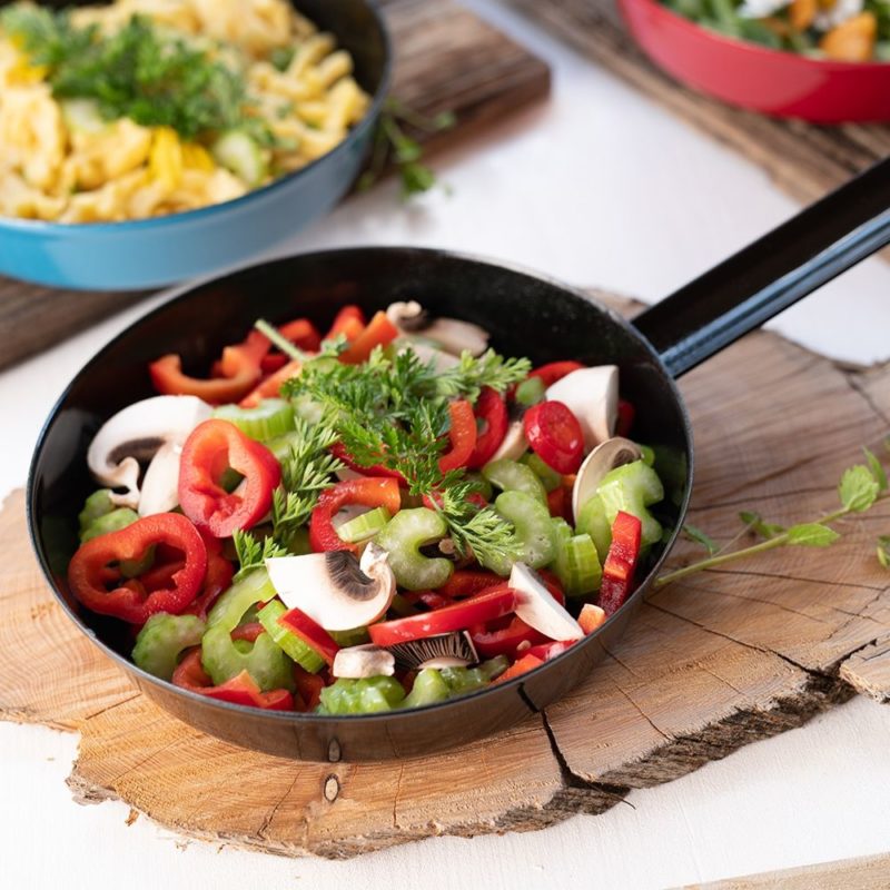 Chảo Riess Classic 0447-020 16cm Red Tay Cầm Sắt Có Móc Treo 