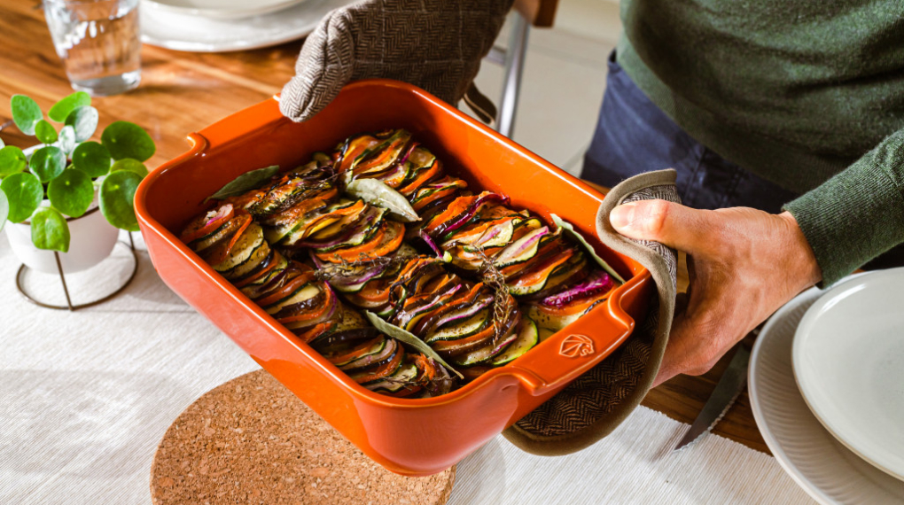 Khay nướng chữ nhật gốm Peugeot Appolia - Giữ nóng cho món ăn tới 30 phút Khay nướng chữ nhật gốm Peugeot Appolia