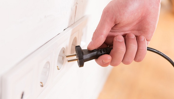 Bếp từ không rút điện có tốn điện không?