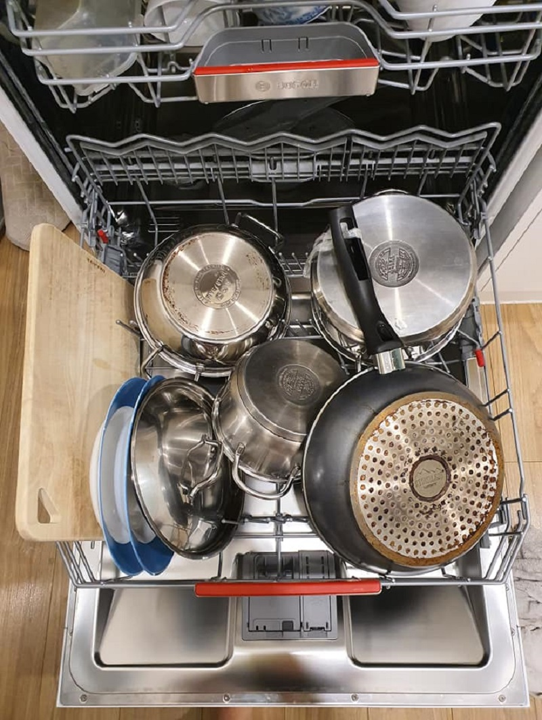 Chén bát vẫn được làm sạch ngay cả khi sử dụng chế độ rửa nửa tải