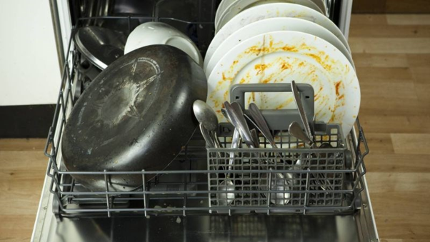 Sắp xếp khoa học để tránh tình trạng chén bát bị hư hại trong quá trình rửa