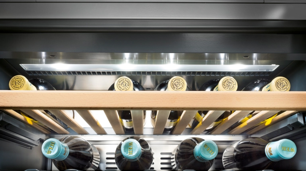 Tủ bảo quản rượu vang Liebherr UWTes 1672 Vinidor 34 chai âm tủ