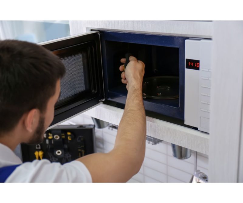 5 nguyên nhân gây ra lò vi sóng phát ra tia lửa điện phổ biến nhất 4 Tấm chắn sóng hỏng