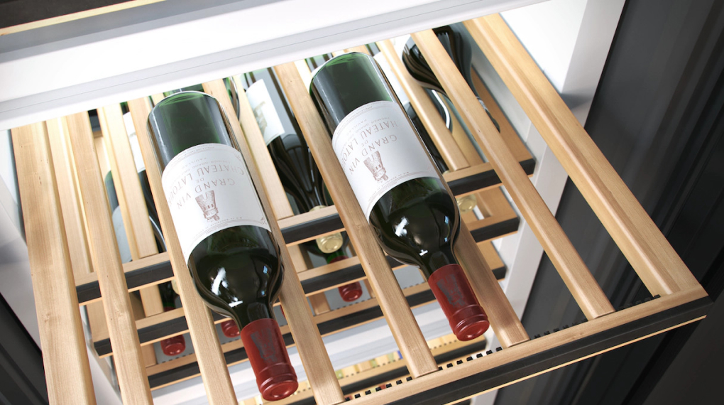 Tủ bảo quản rượu vang Miele KWT 2672 Vis MasterCool 91 chai âm tủ - Hệ thống kệ bảo quản bằng gỗ sồ châu Âu Tủ bảo quản rượu vang Miele KWT 2672 Vis MasterCool 91 chai âm tủ