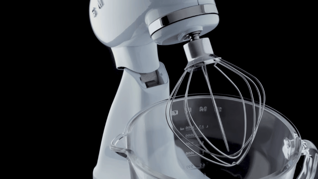 Máy trộn bột đa năng Smeg SMF02 - 10 tốc độ quay tùy chỉnh theo nhu cầu sử dụng Máy trộn bột đa năng Smeg SMF02