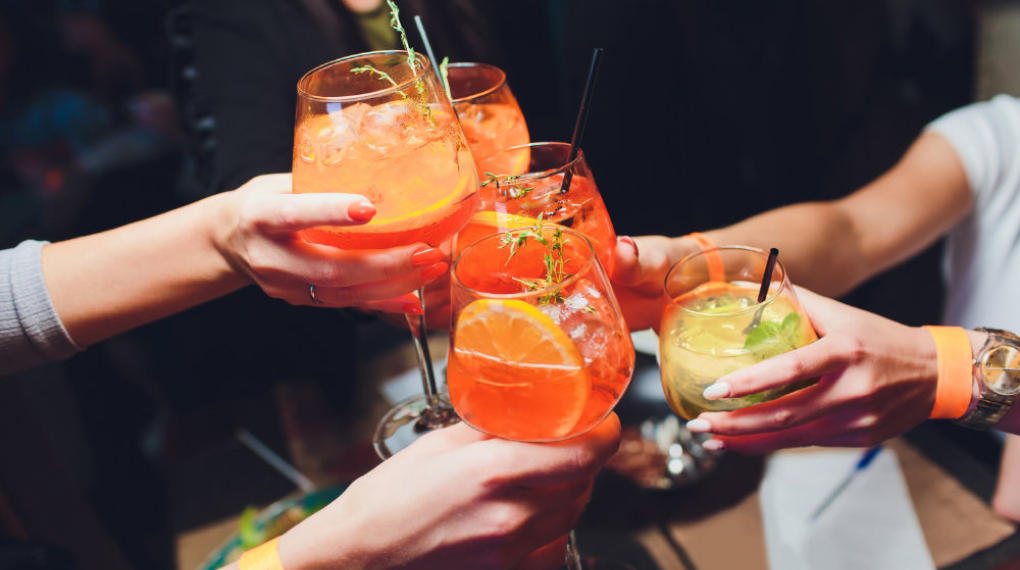 Bộ cốc pha lê 9 món Schott Zwiesel 130015 After Work Drinks Set Vina - Điểm nhấn tạo sức hút Bộ cốc pha lê 9 món Schott Zwiesel 130015 After Work Drinks Set Vina