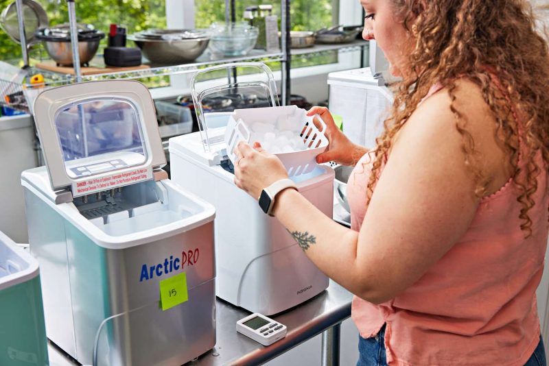 Hướng dẫn chi tiết cách sử dụng máy làm đá viên, vận hành êm ái 1 Máy làm đá viên có nhiều lợi ích tuyệt vời cho bạn