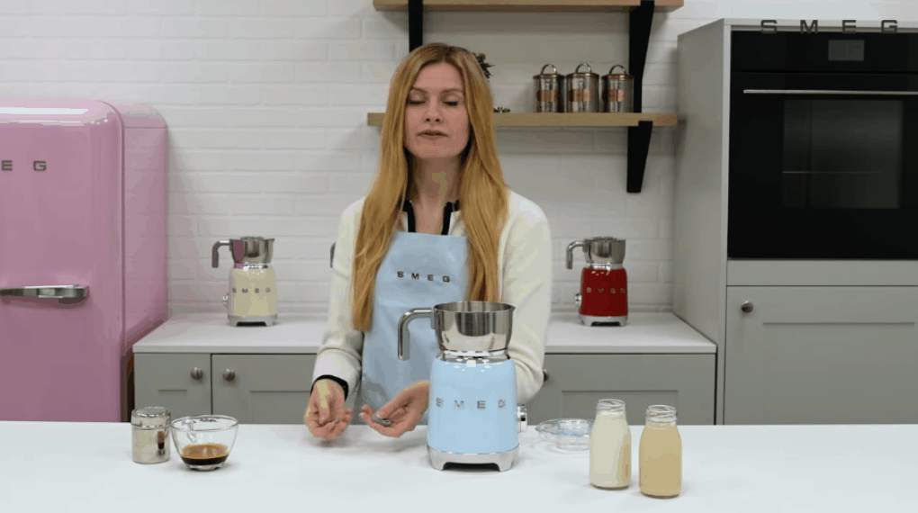 Máy tạo bọt sữa Smeg MFF11 - Nhiều tiện ích vượt trội, nâng cao trải nghiệm gifit 1728026051187 Gia Dụng Đức Đà Nẵng