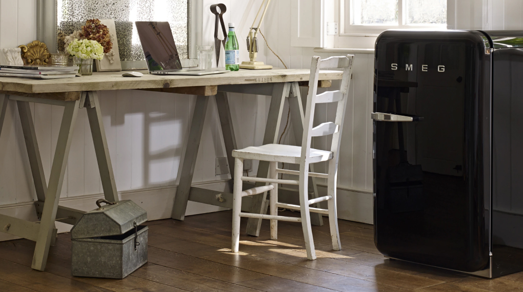 Tủ lạnh mini Smeg 135 lít FAB10H màu trơn