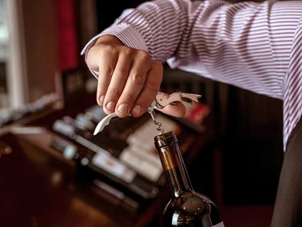 Xoay dụng cụ theo chiều kim đồng hồ